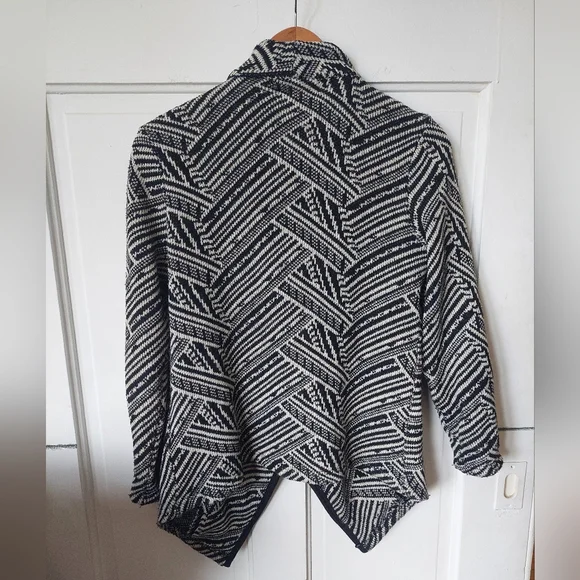 Bold Pattern Cardigan - Picture 3 of 4